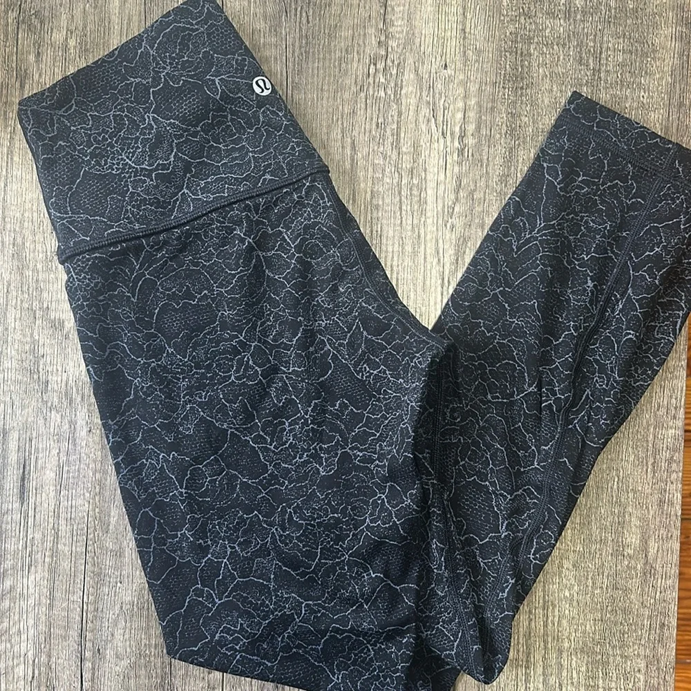lululemon Align 25” Align Black/Grey Snakeskin Print Legging - Picture 2 of 3